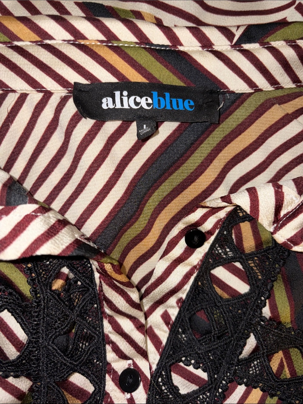 Alice Blue Abstract Striped Blouse with Crochet Detail L - Picture 6 of 9